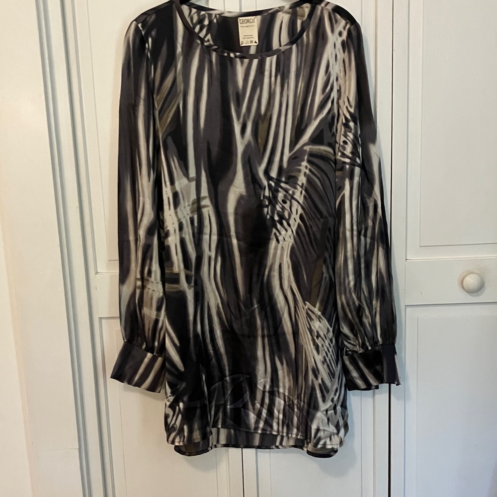 Georgie Black and White 100% Silk. Abstract Blouse